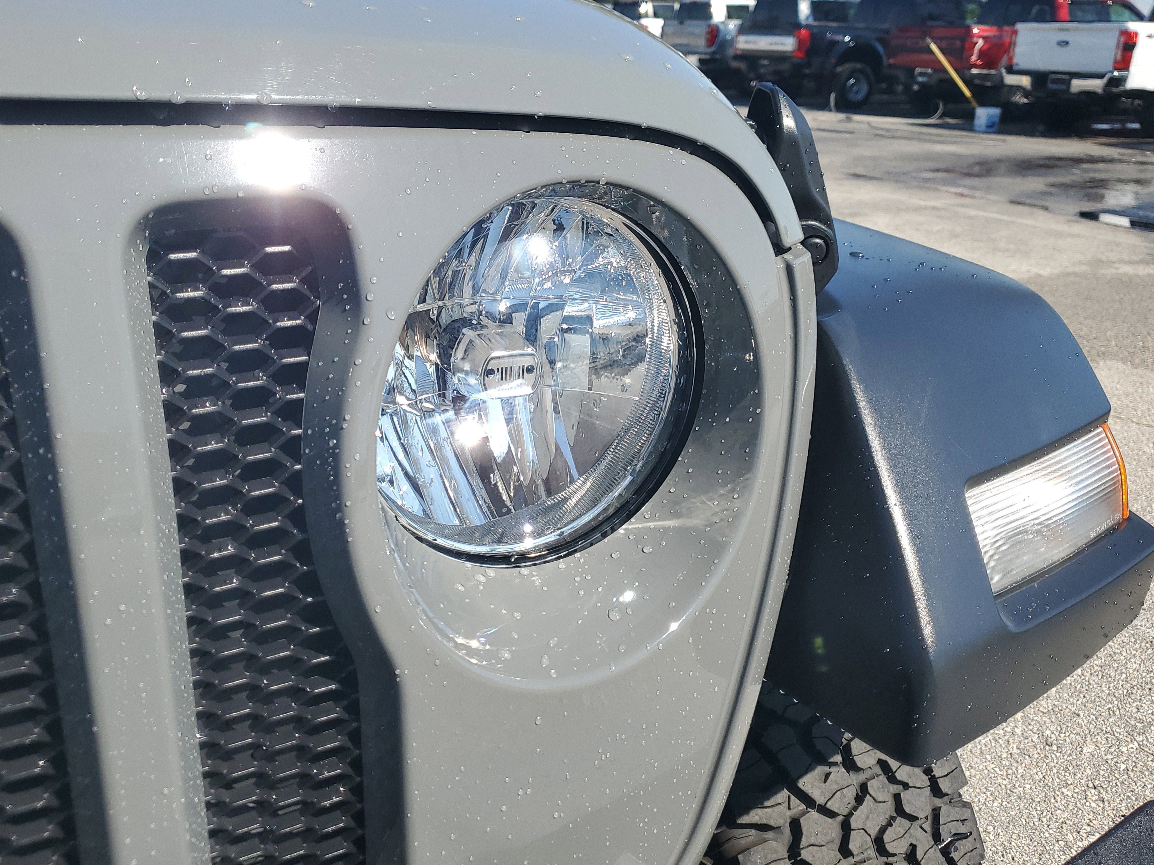Used 2022 Jeep Wrangler Sport image 6