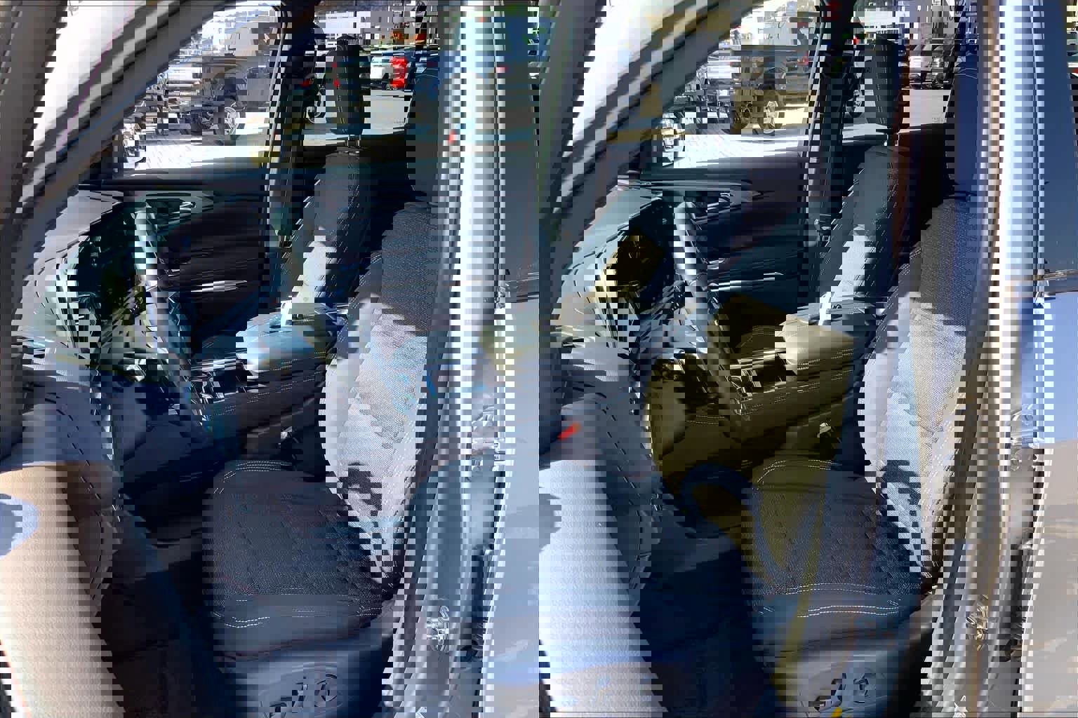 Used 2024 Chevrolet Traverse LT image 10