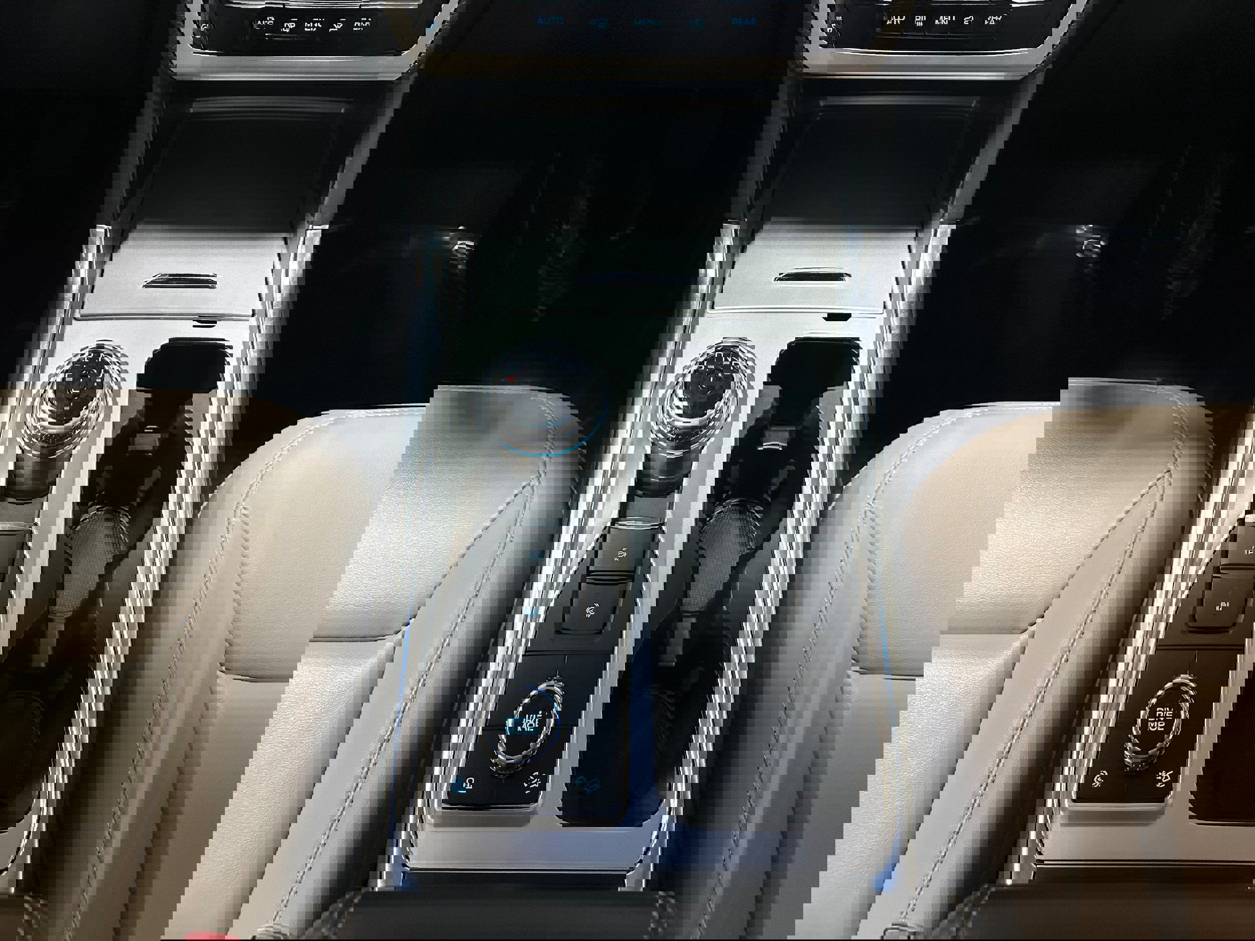 Certified 2023 Ford Explorer XLT w/ Equipment Group 202A image 28