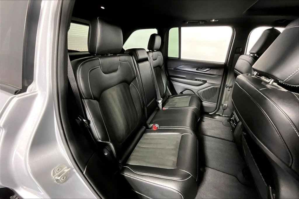 Used 2023 Jeep Grand Cherokee Altitude AWD/4WD image 27