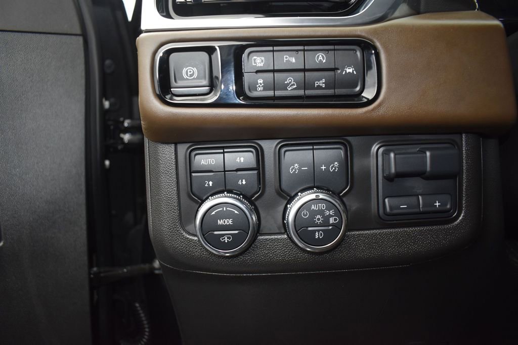 Used 2025 GMC Yukon XL Denali Ultimate AWD/4WD image 11