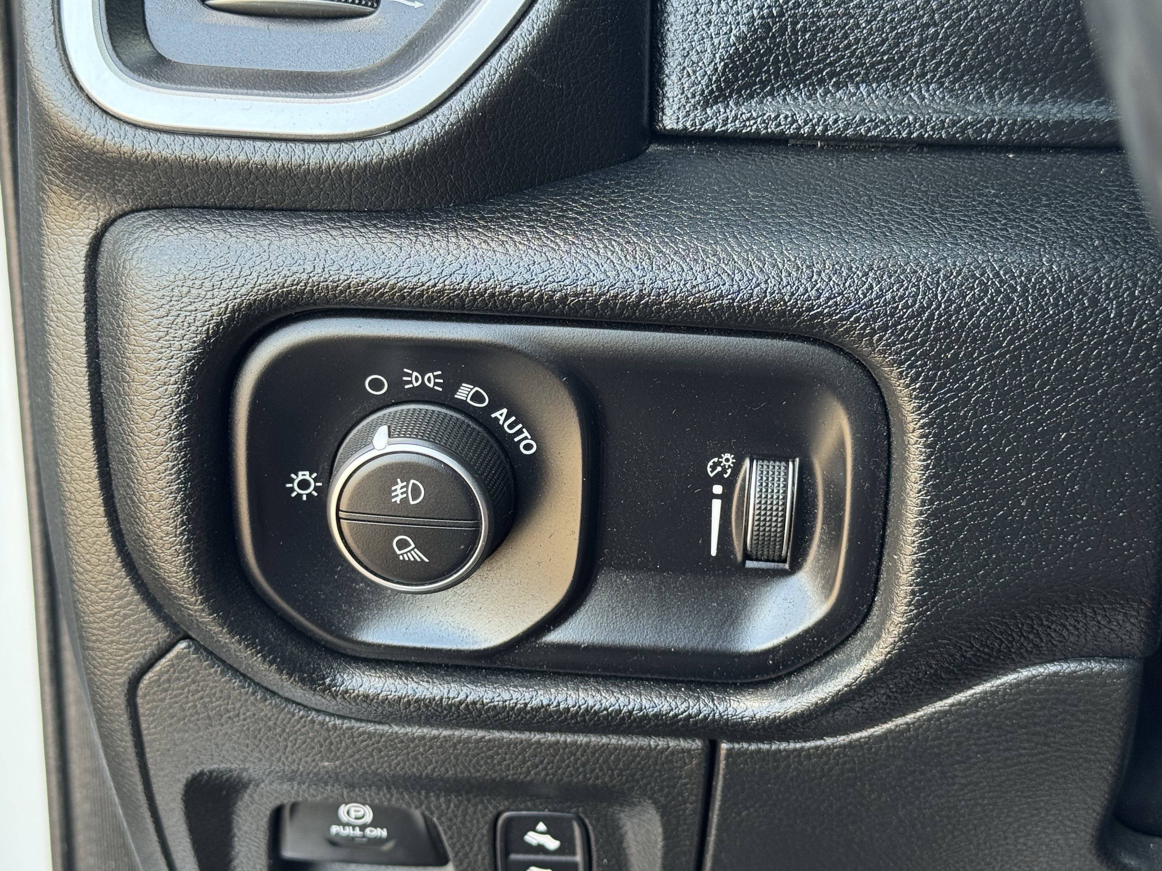 Used 2022 RAM 1500 Big Horn AWD/4WD image 11