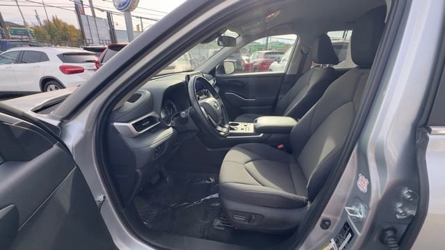 Used 2024 Toyota Highlander LE image 18