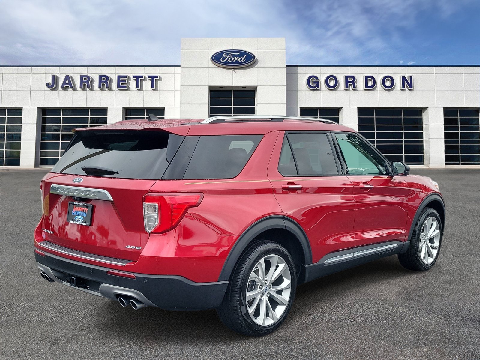 Certified 2023 Ford Explorer Platinum w/ Technology Package AWD/4WD image 4