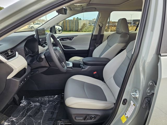 Used 2023 Toyota RAV4 XLE Premium image 12