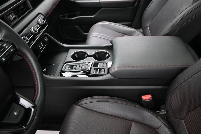 Used 2025 Honda Pilot Black Edition image 27