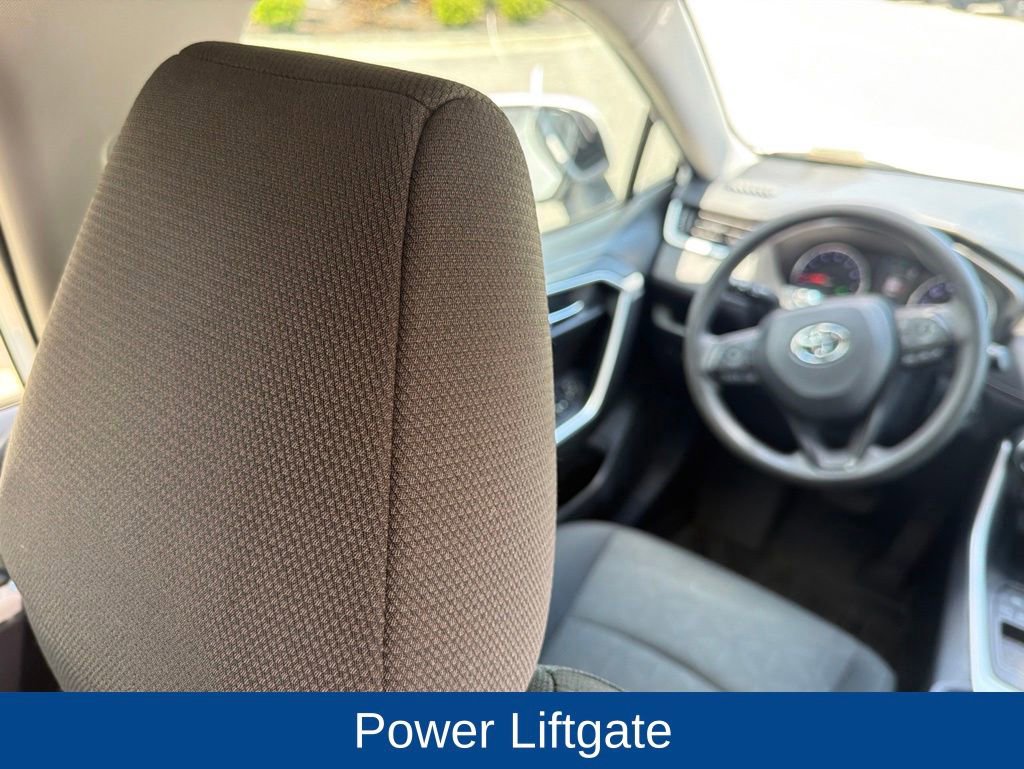 Used 2021 Toyota RAV4 XLE w/ Convenience Package FWD image 16