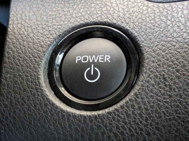 Used 2025 Toyota Camry SE image 28