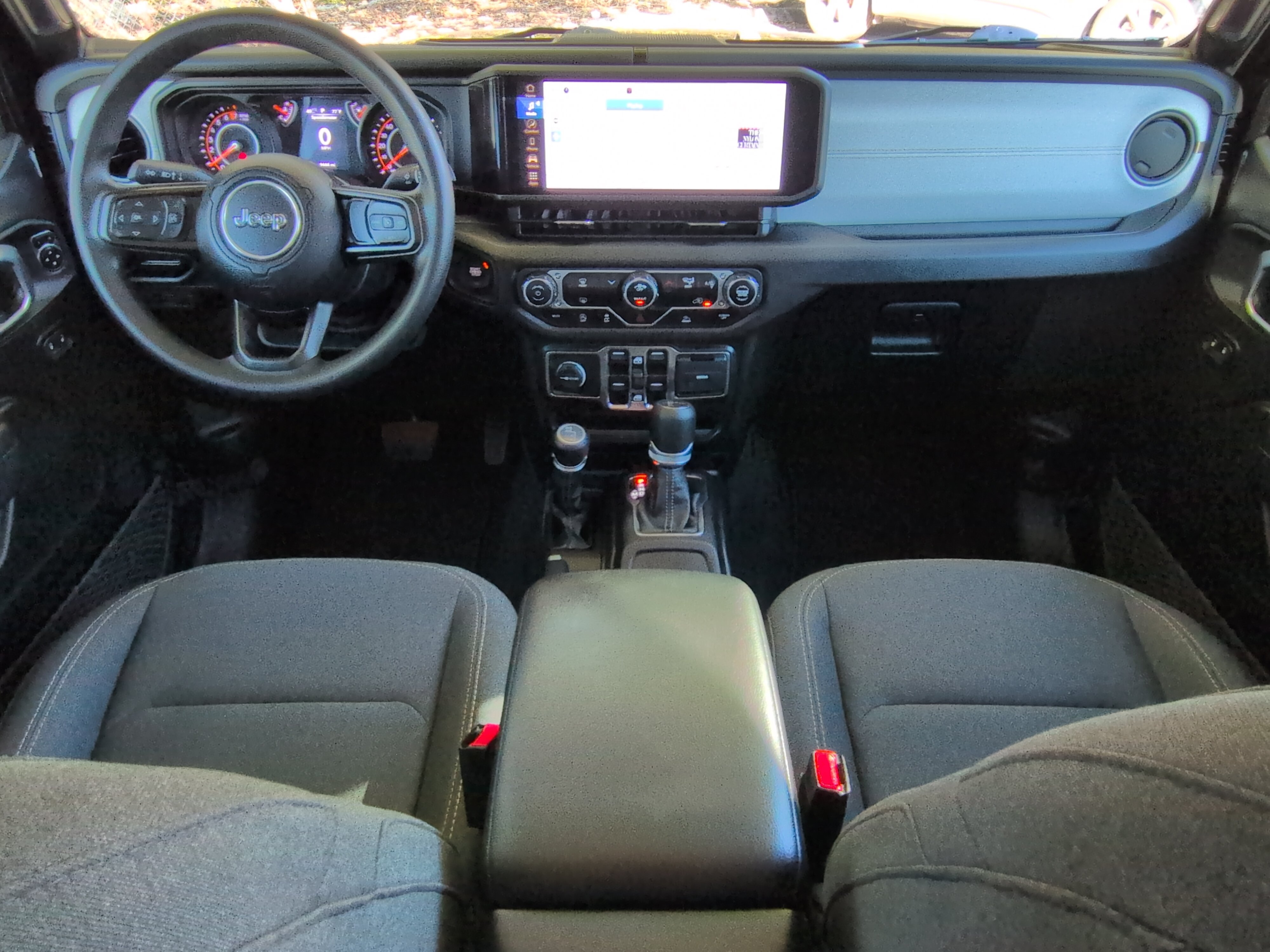 Used 2024 Jeep Gladiator Sport AWD/4WD image 13