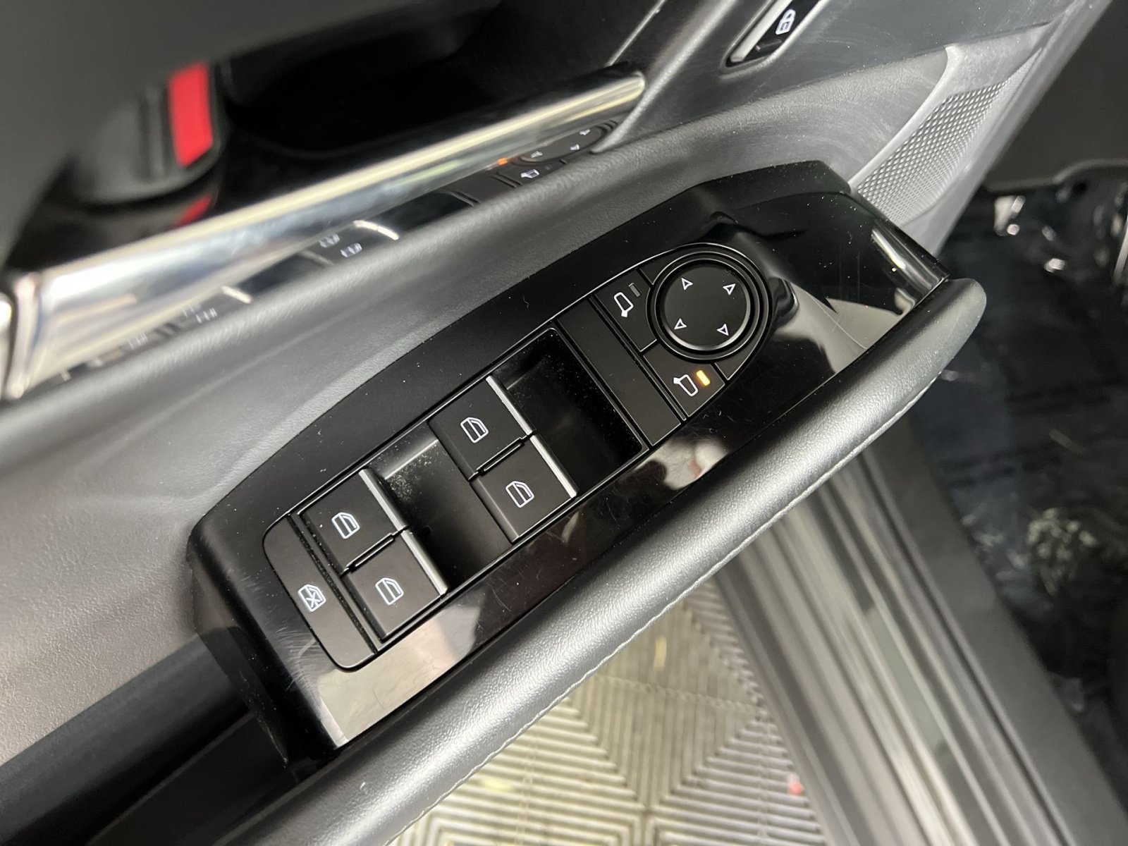 Used 2024 MAZDA CX-30 AWD 2.5 S w/ Preferred Package image 15