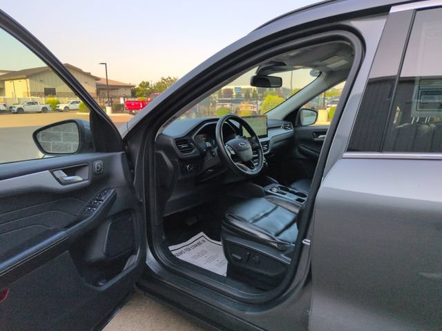 Certified 2024 Ford Escape Platinum AWD/4WD image 9