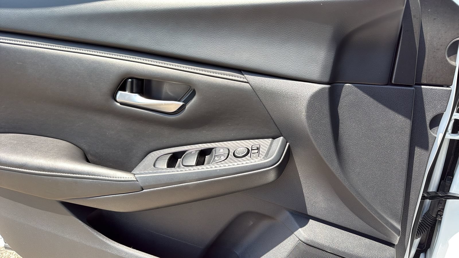 Used 2025 Nissan Sentra SV FWD image 11