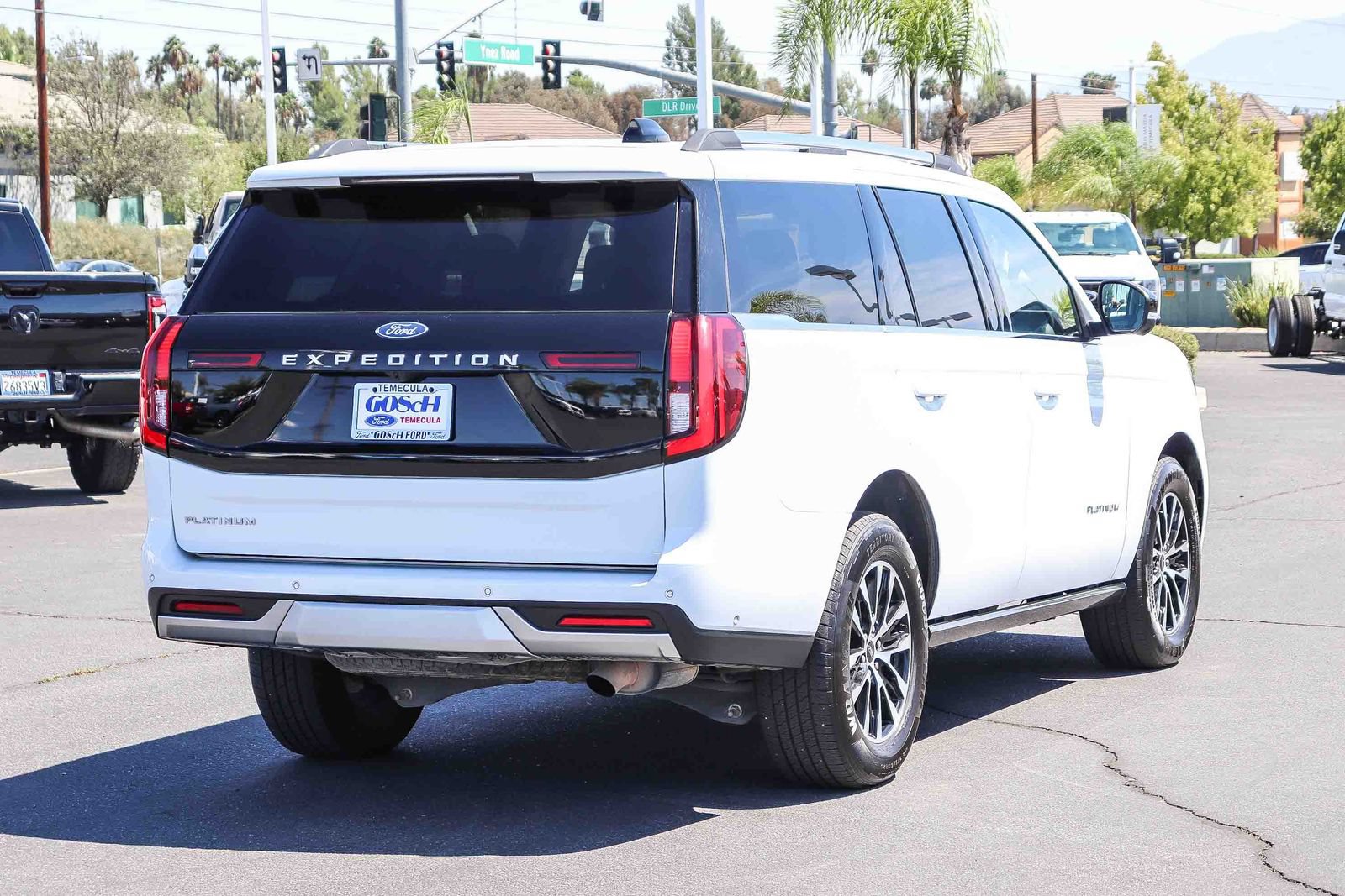 Certified 2025 Ford Expedition Platinum AWD/4WD image 4