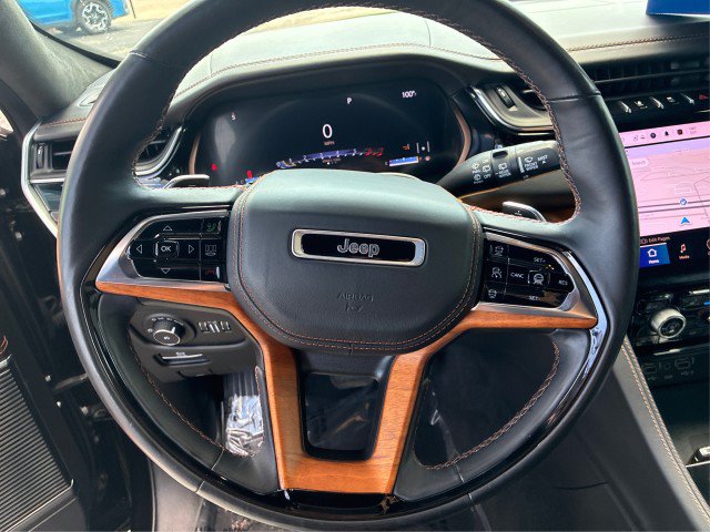 Used 2022 Jeep Grand Cherokee Summit AWD/4WD image 16