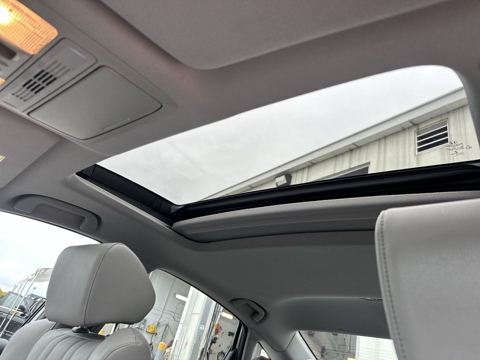 Used 2018 Honda Accord EX-L image 25