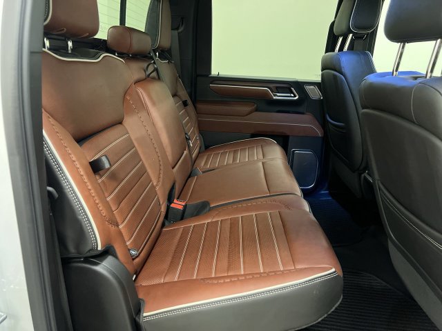 Used 2025 GMC Sierra 2500 Denali Ultimate AWD/4WD image 7
