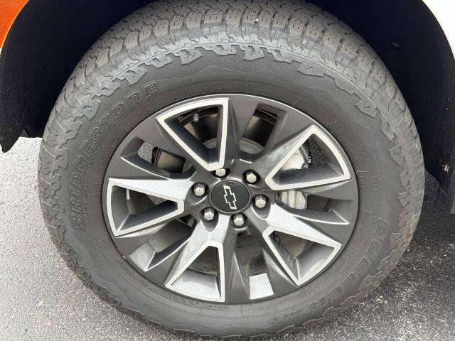 Used 2022 Chevrolet Tahoe Z71 w/ Z71 Off-Road Package AWD/4WD image 13