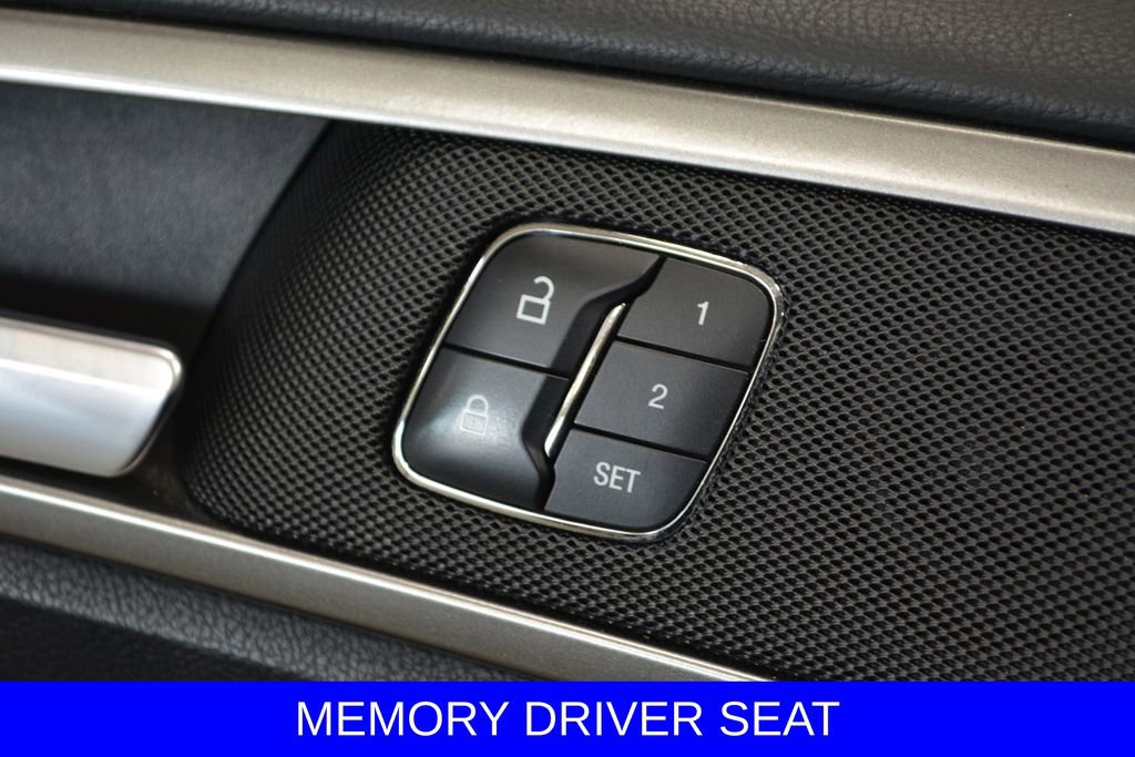 Certified 2017 Ford Fusion SE w/ Fusion SE Technology Package FWD image 19