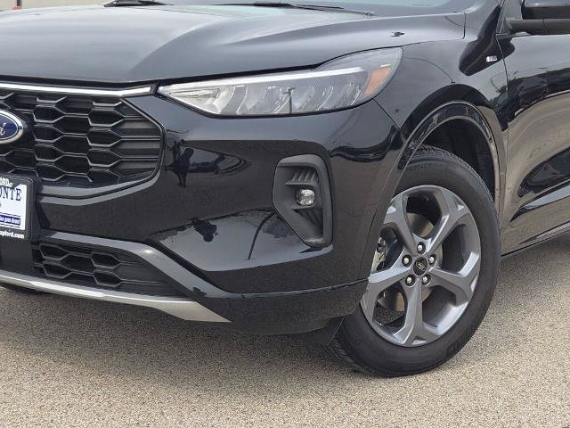 Certified 2023 Ford Escape ST-Line Select w/ Tech Pack #2 AWD/4WD image 3