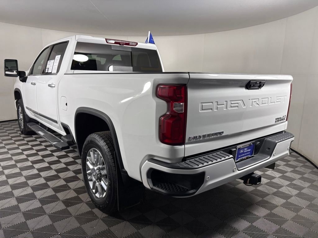 Used 2024 Chevrolet Silverado 3500 High Country image 3
