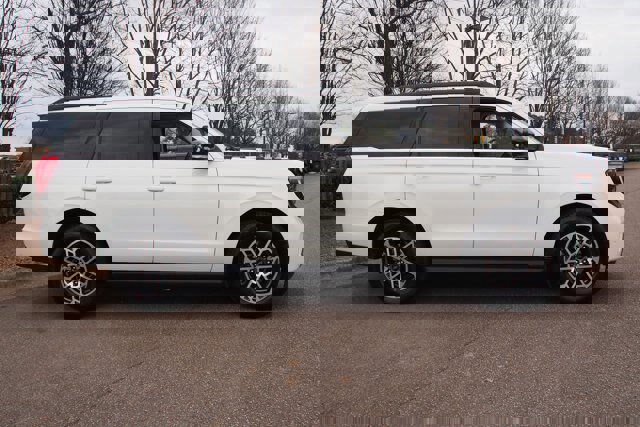 Certified 2025 Ford Expedition Active image 6