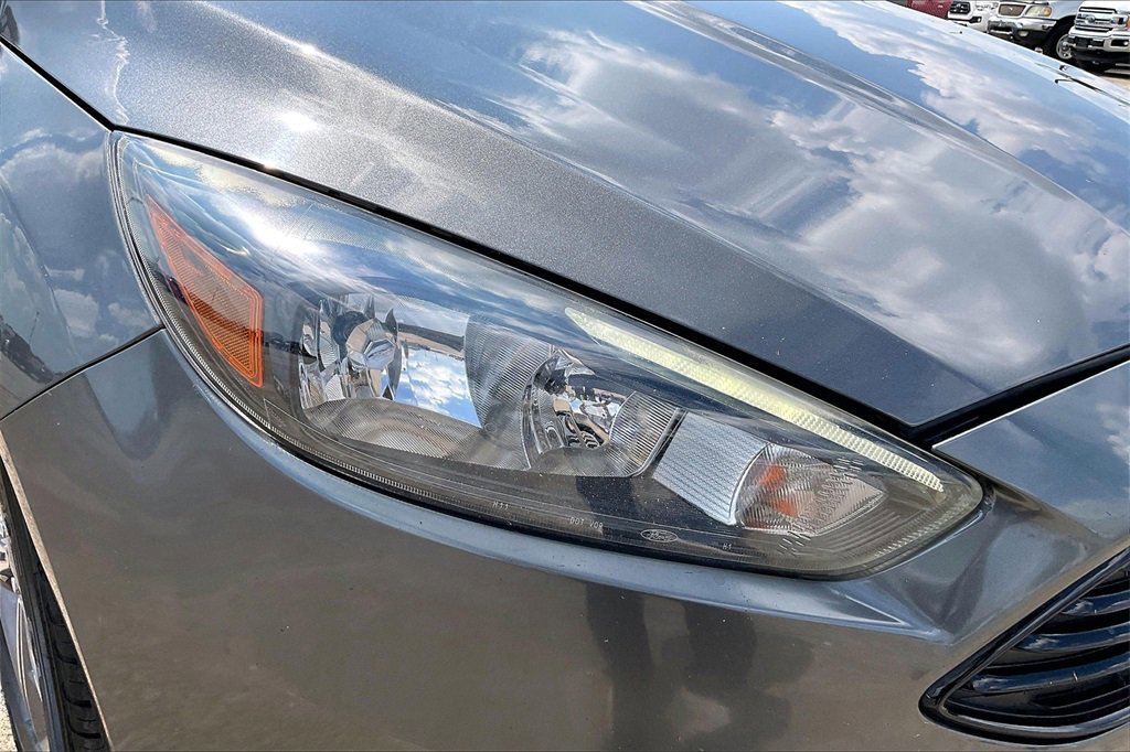 Certified 2018 Ford Focus SE w/ SE Appearance Package image 31