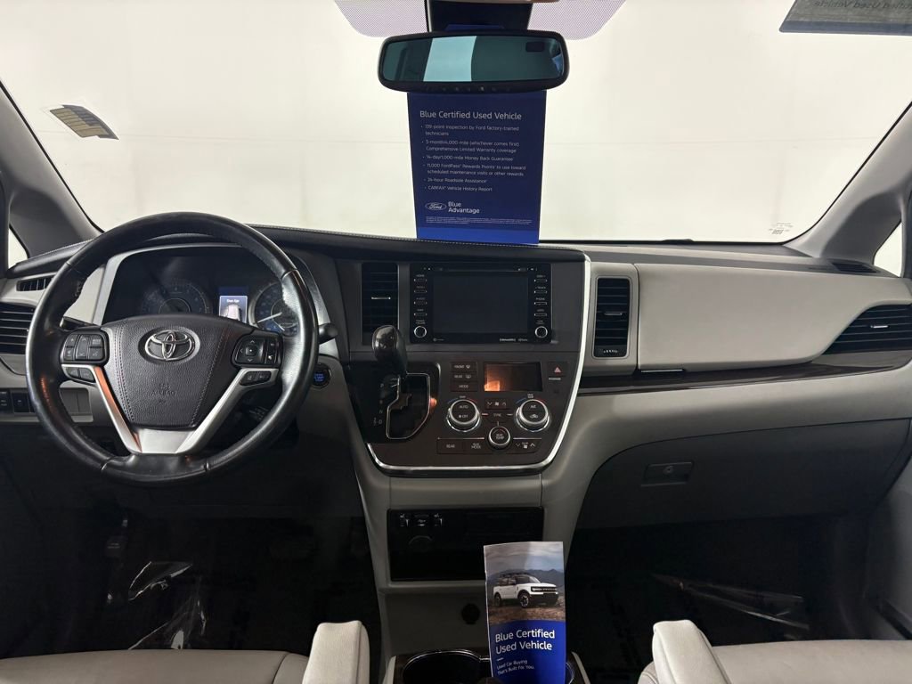 Used 2018 Toyota Sienna XLE w/ XLE Navigation Package image 27
