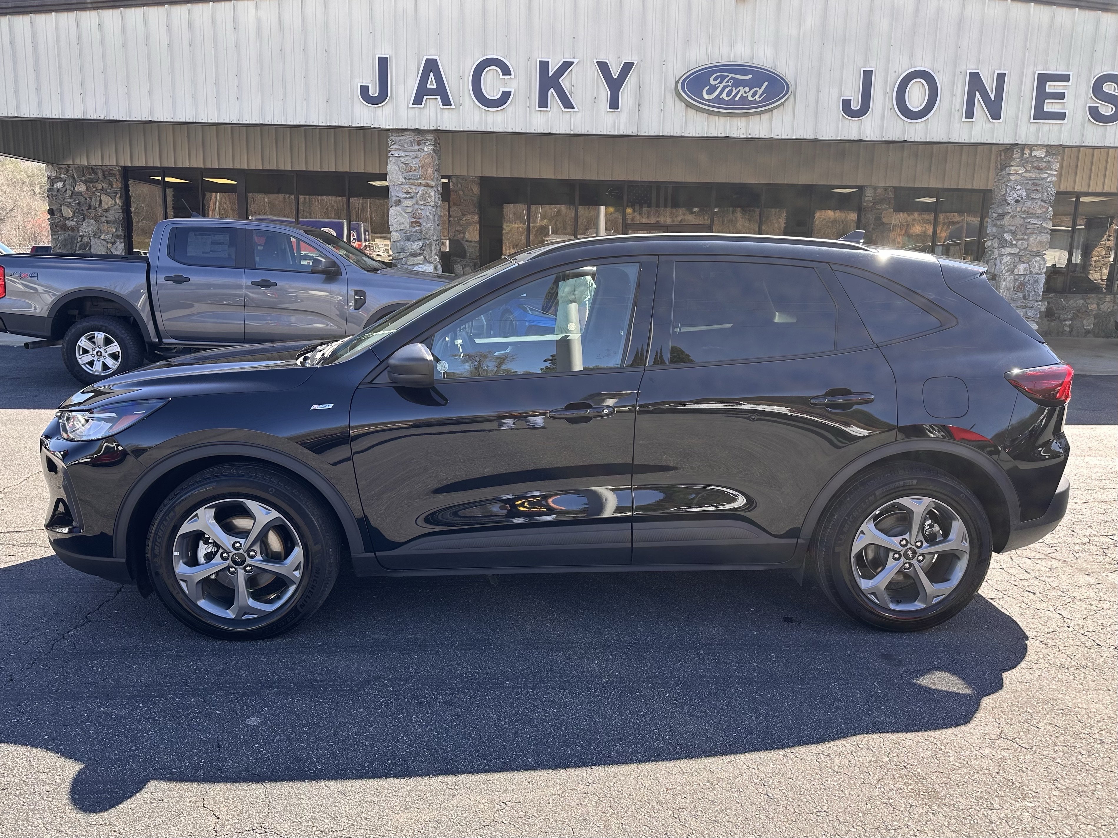 Certified 2025 Ford Escape ST-Line FWD image 1