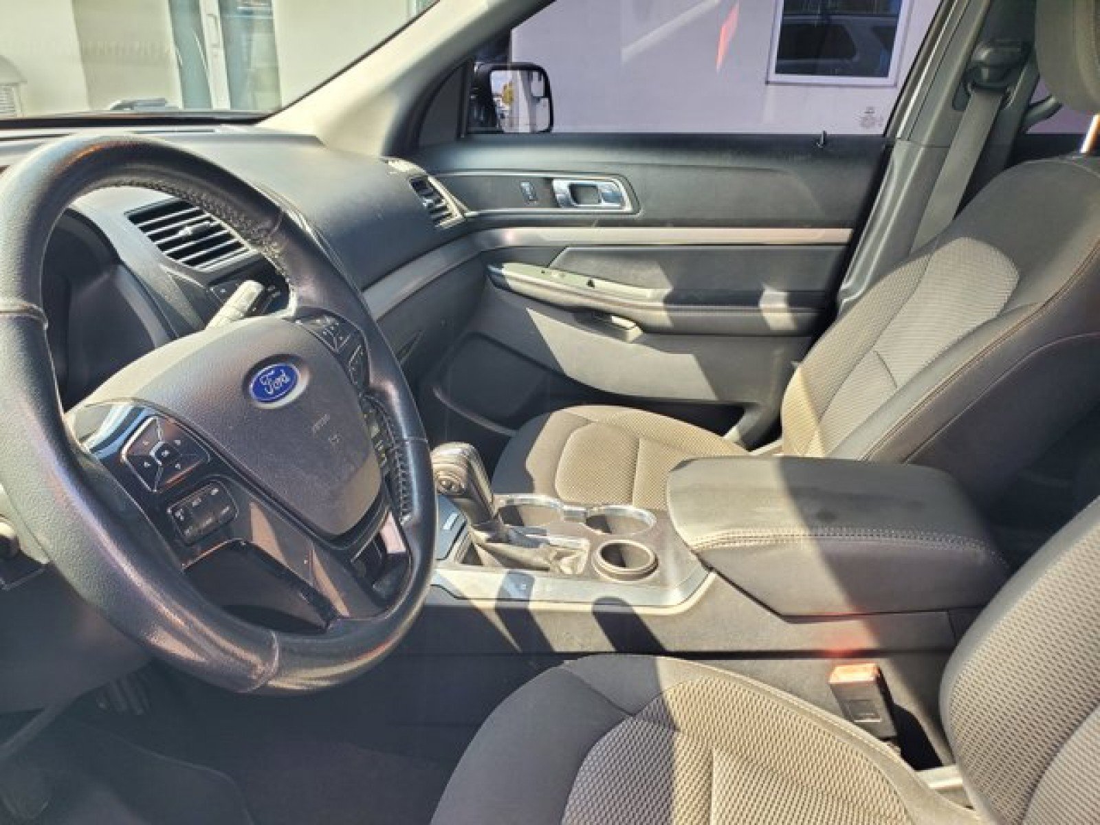 Certified 2018 Ford Explorer XLT FWD image 10