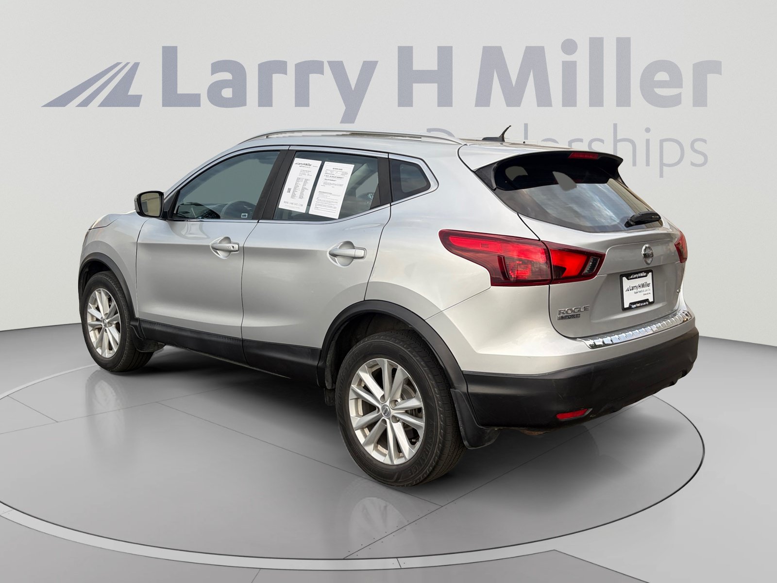 Used 2017 Nissan Rogue Sport SV FWD image 3