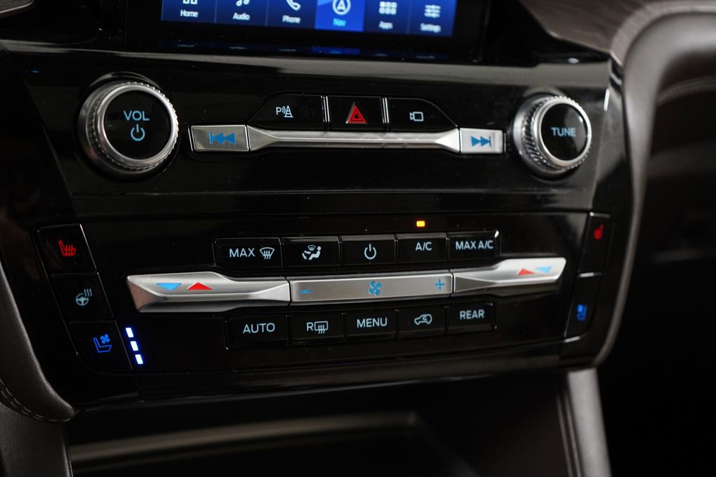 Certified 2023 Ford Explorer Platinum w/ Technology Package AWD/4WD image 18
