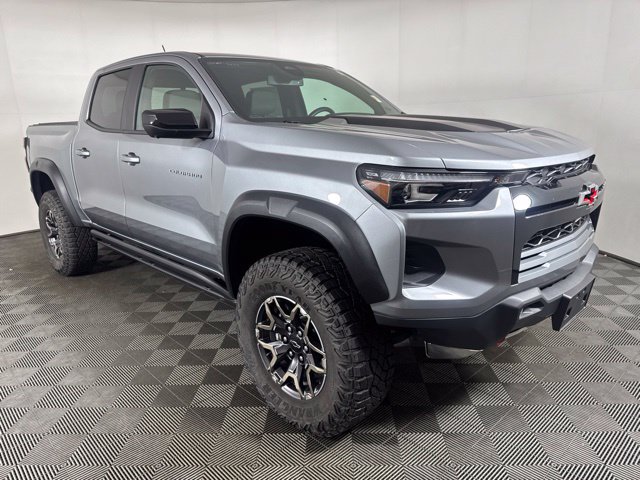 Used 2025 Chevrolet Colorado ZR2 w/ Technology Package AWD/4WD image 1