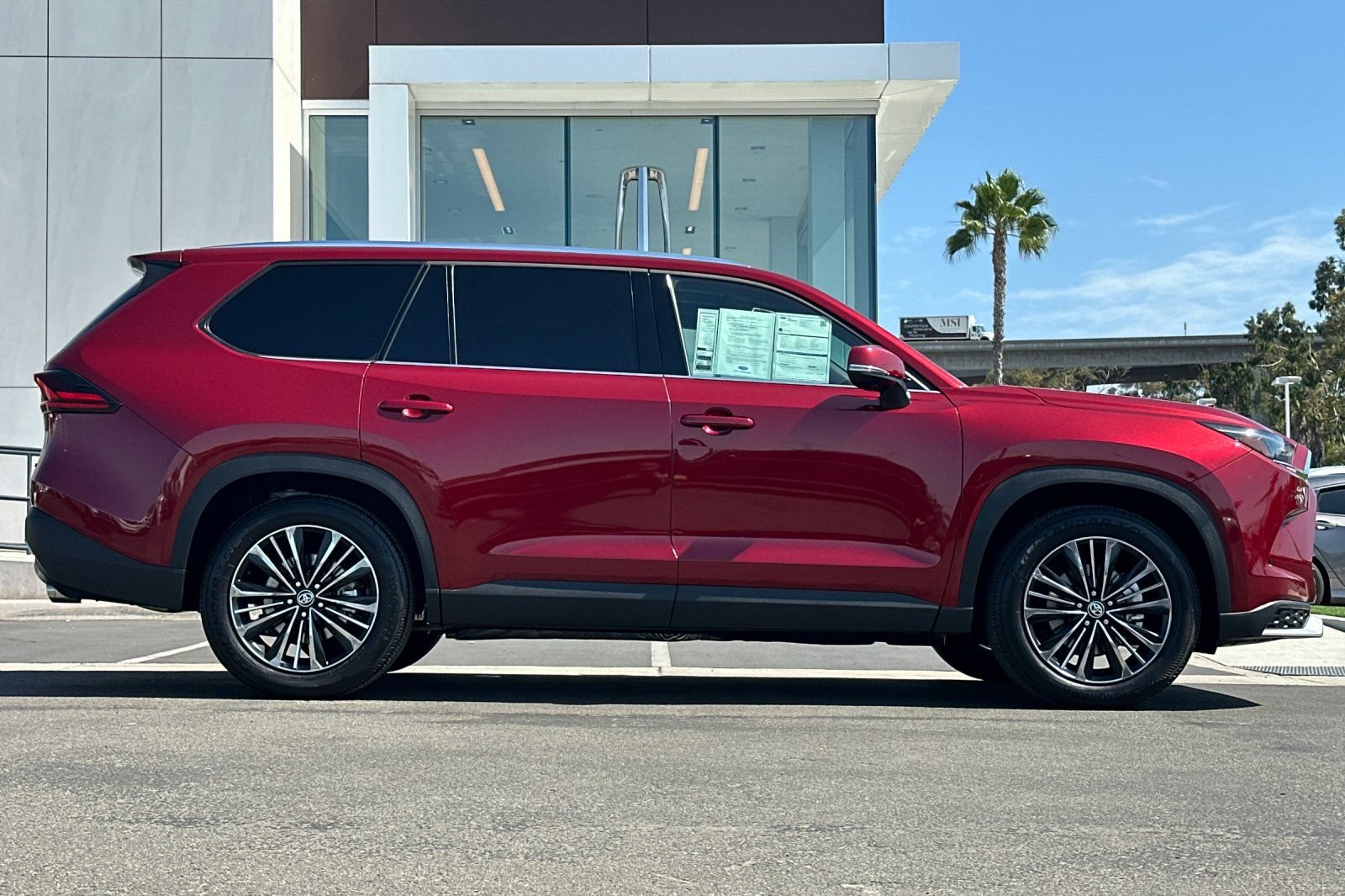 Used 2025 Toyota Grand Highlander AWD Hybrid image 2