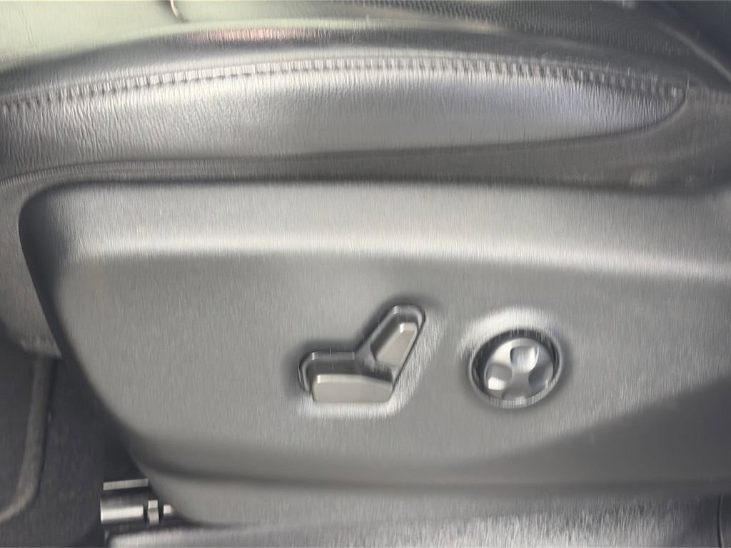 Used 2022 Chrysler Pacifica Touring-L FWD image 25