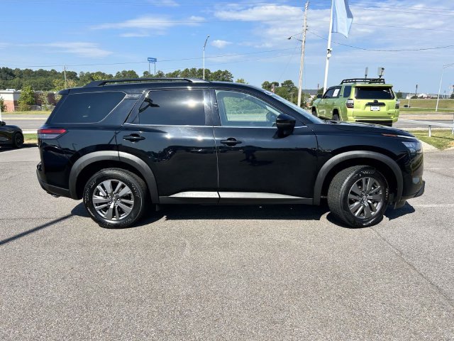 Used 2025 Nissan Pathfinder SV AWD/4WD image 2