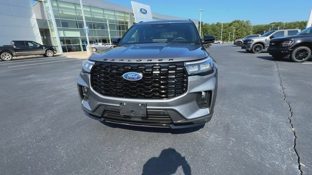 Certified 2025 Ford Explorer ST-Line AWD/4WD image 3