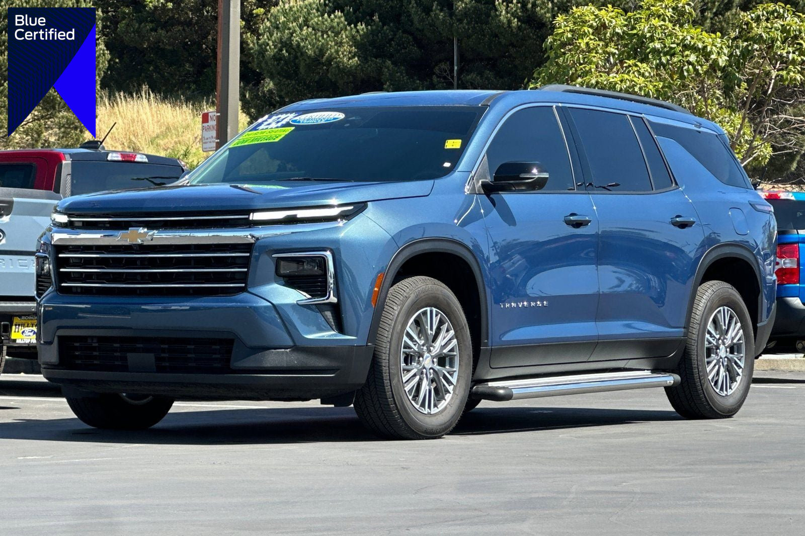 Used 2024 Chevrolet Traverse LT w/ Trailering Package image 1