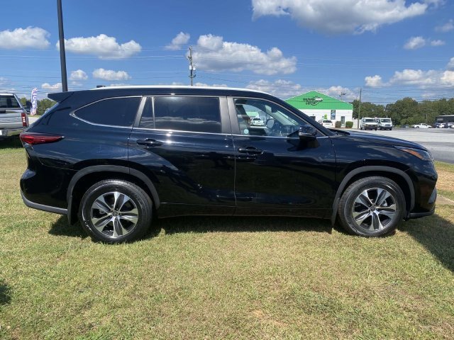 Used 2023 Toyota Highlander XLE FWD image 8