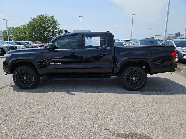 Used 2022 Toyota Tacoma SR5 AWD/4WD image 2