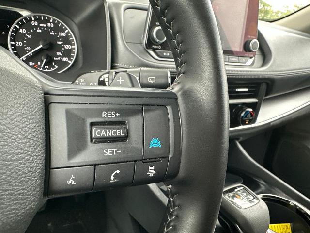 Used 2025 Nissan Rogue SV AWD/4WD image 13