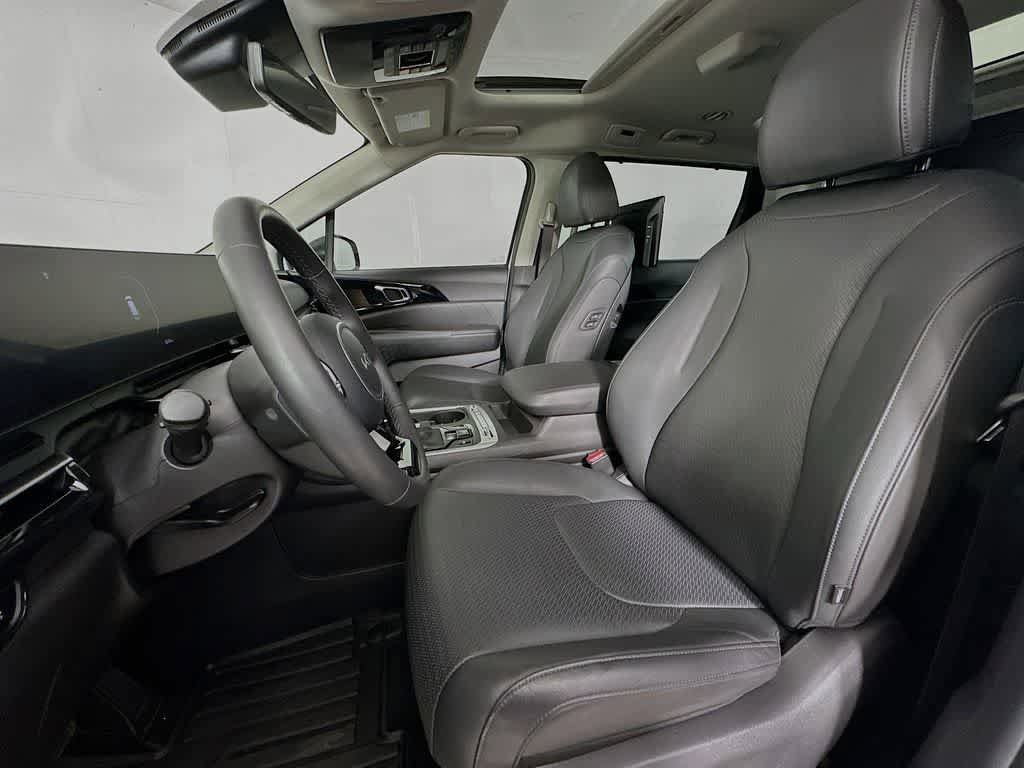 Used 2025 Kia Carnival SX Prestige FWD image 12