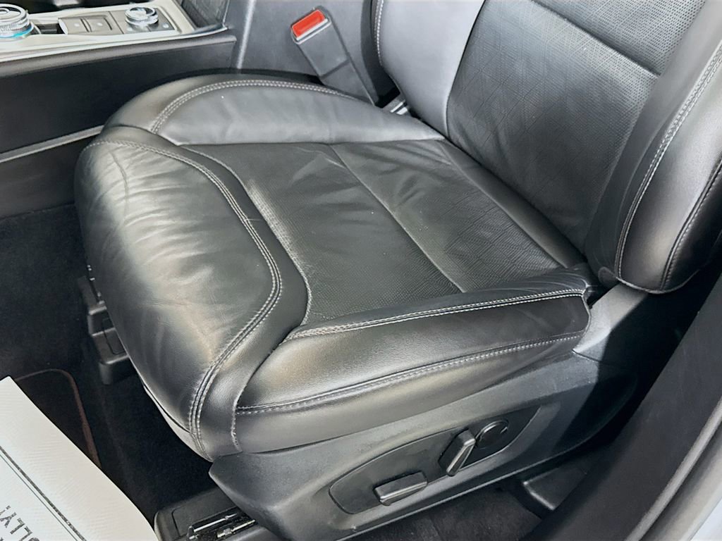 Certified 2023 Ford Explorer Platinum w/ Technology Package image 24