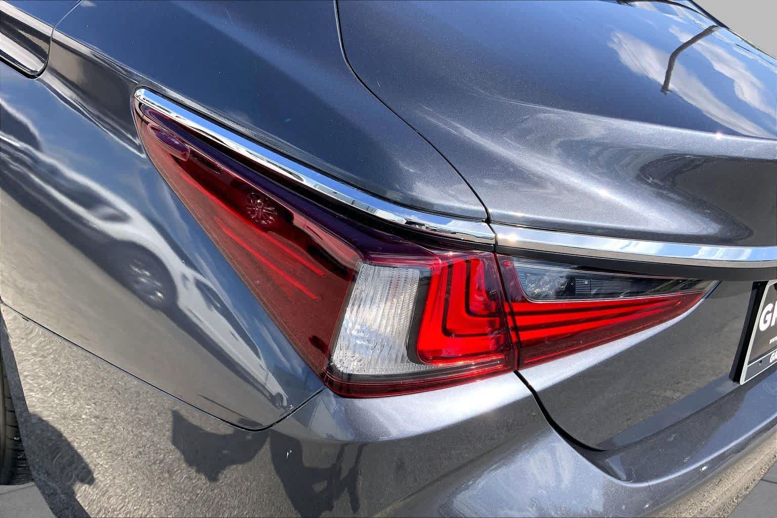 Used 2025 Lexus ES 350 w/ Premium Package FWD image 28