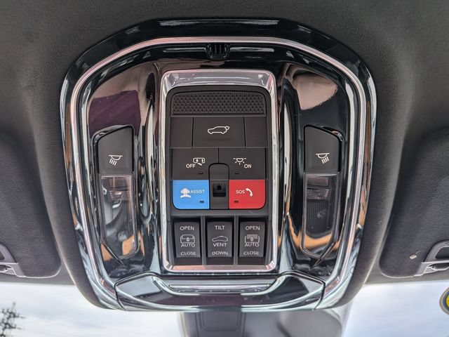 Used 2022 Jeep Grand Cherokee Summit AWD/4WD image 13
