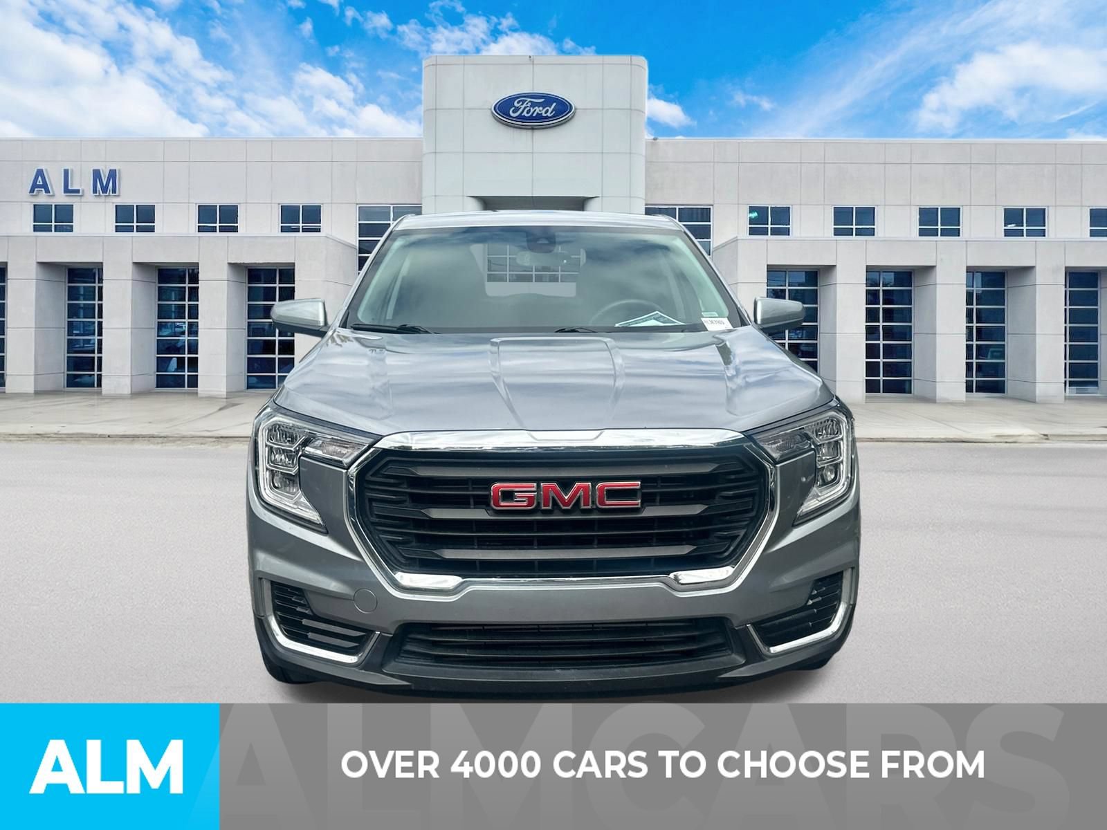 Used 2024 GMC Terrain SLE FWD image 2