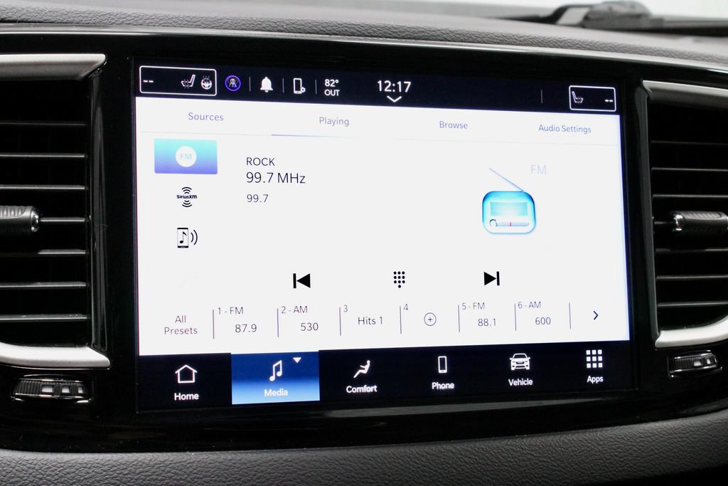Used 2024 Chrysler Pacifica Touring-L FWD image 3