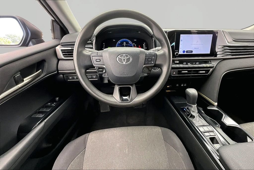 Used 2025 Toyota Camry LE FWD image 5