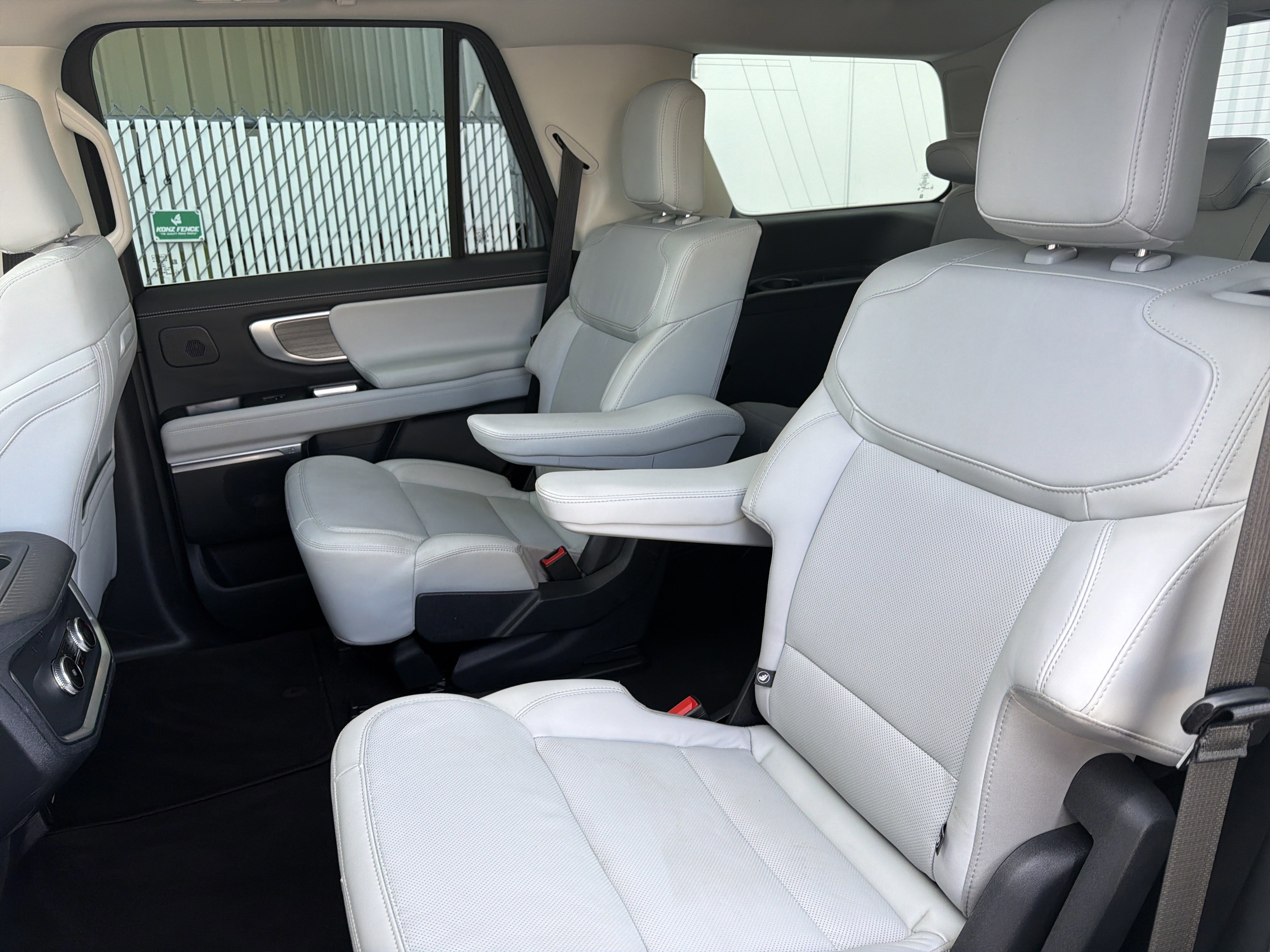 Certified 2025 Ford Expedition Platinum w/ Driver's Package image 35