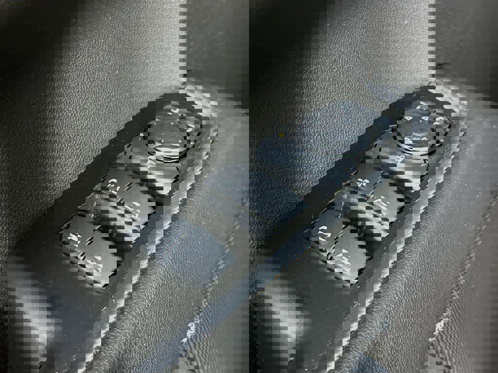 Used 2025 Chevrolet Silverado 1500 LT image 28