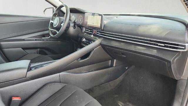 Used 2025 Hyundai Elantra SEL FWD image 32